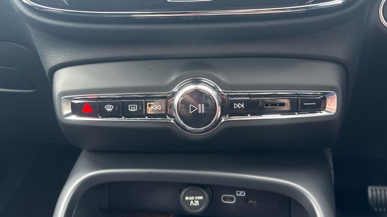 Volvo XC40 2.0 B3P Plus Black Edition 5dr Auto Petrol Estate